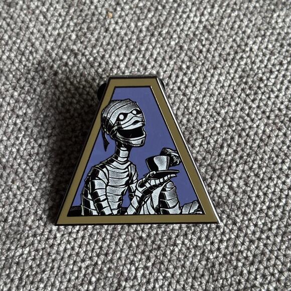 Disney Haunted Mansion Mystery Blind Box Pack Pin 2025 Mummy - Picture 1 of 2